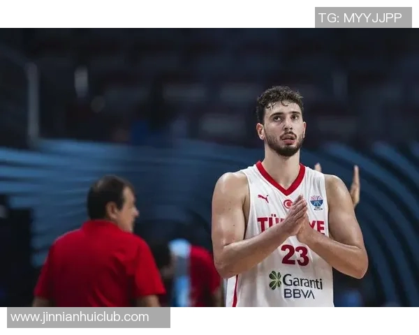 申京成为NBA历史上第15年轻的球员50次2055的中锋传奇之路