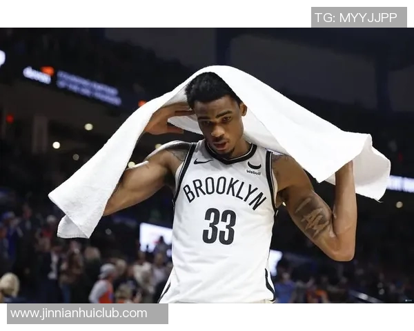 克拉克斯顿半场表现惊艳6投5中贡献12分2篮板2助攻1抢断2盖帽助球队领先